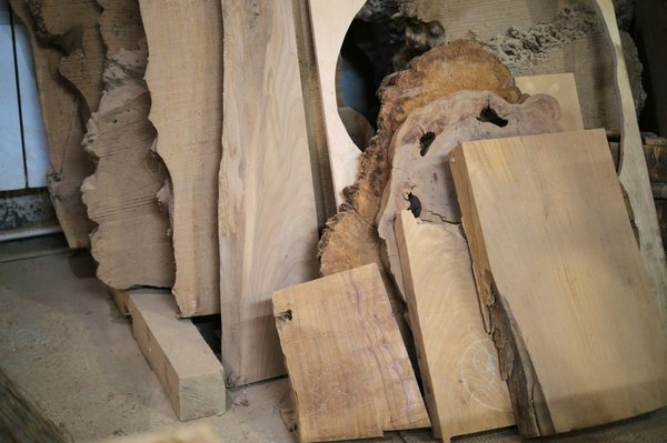 ¿Qué técnicas de costura rápida pueden transformar una prenda básica en una de moda?